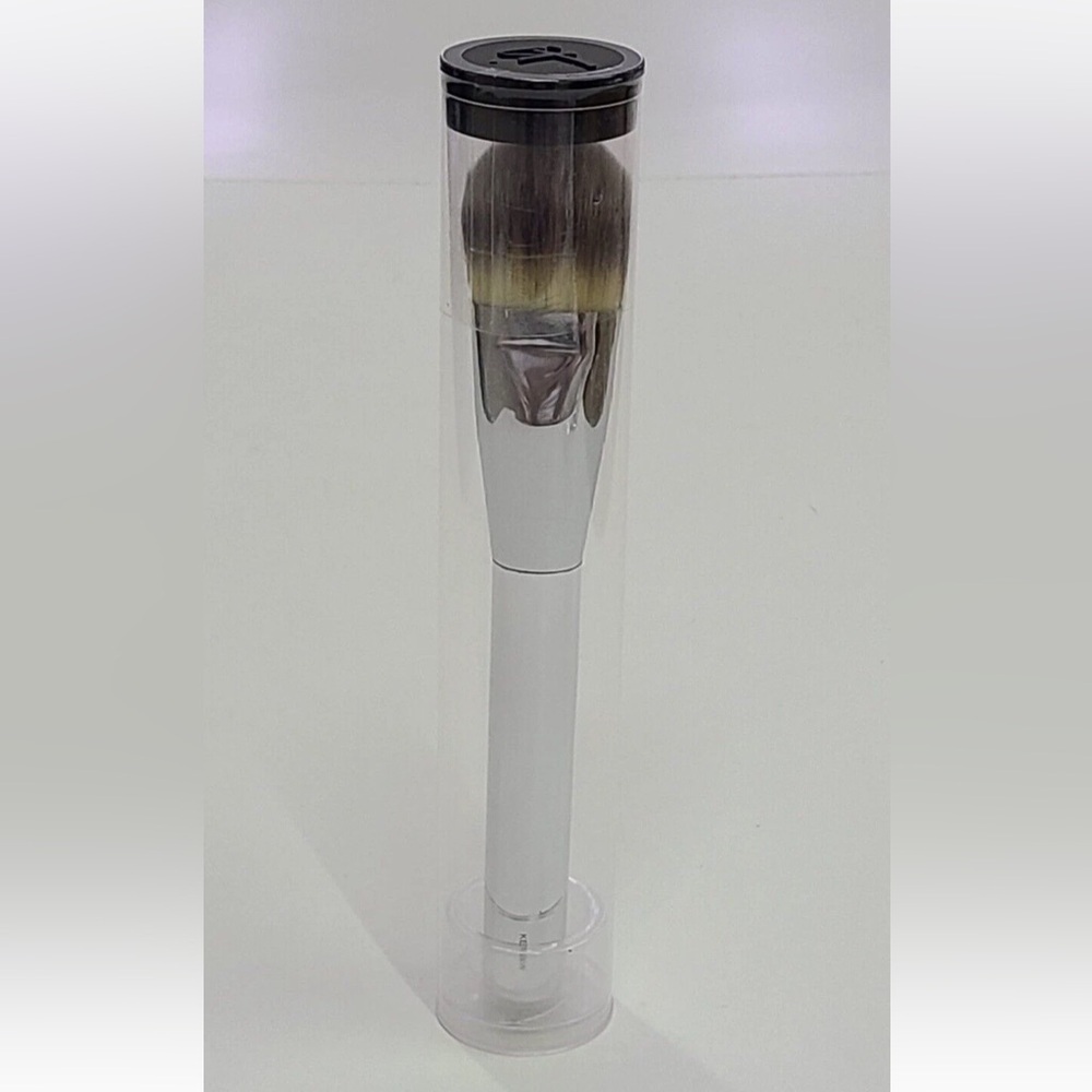it Cosmetics Foundation Brush - Picture 4 of 8